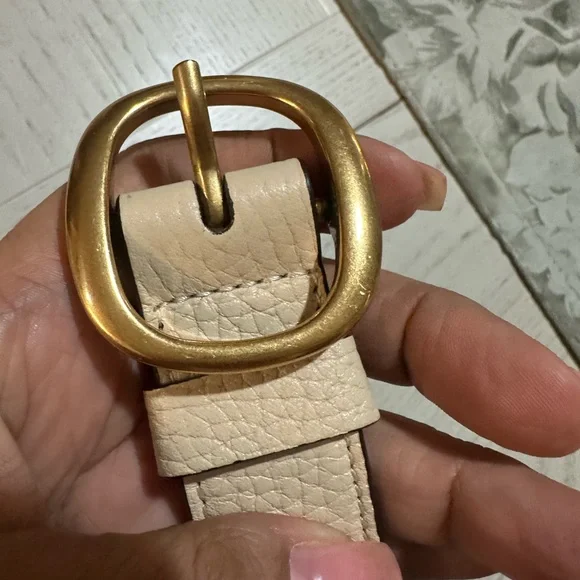 Famous Cream Leather Crossbody Bag - Picture 15 of 16